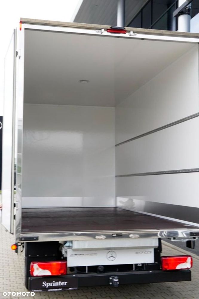 Mercedes-Benz Sprinter - 22