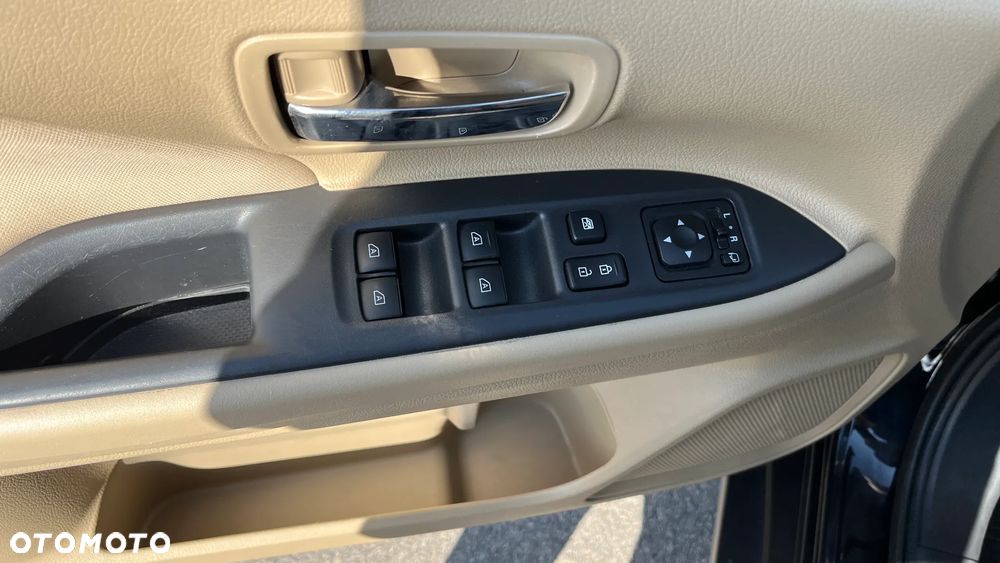 Mitsubishi Outlander 2.0 Intense + Navi 4WD CVT - 23