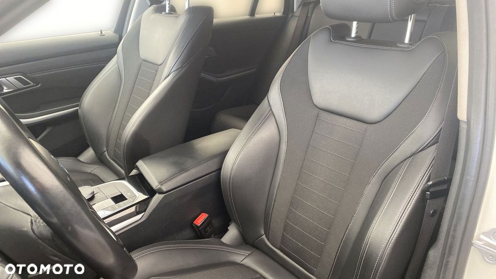 BMW Seria 3 320i Sport Line - 17