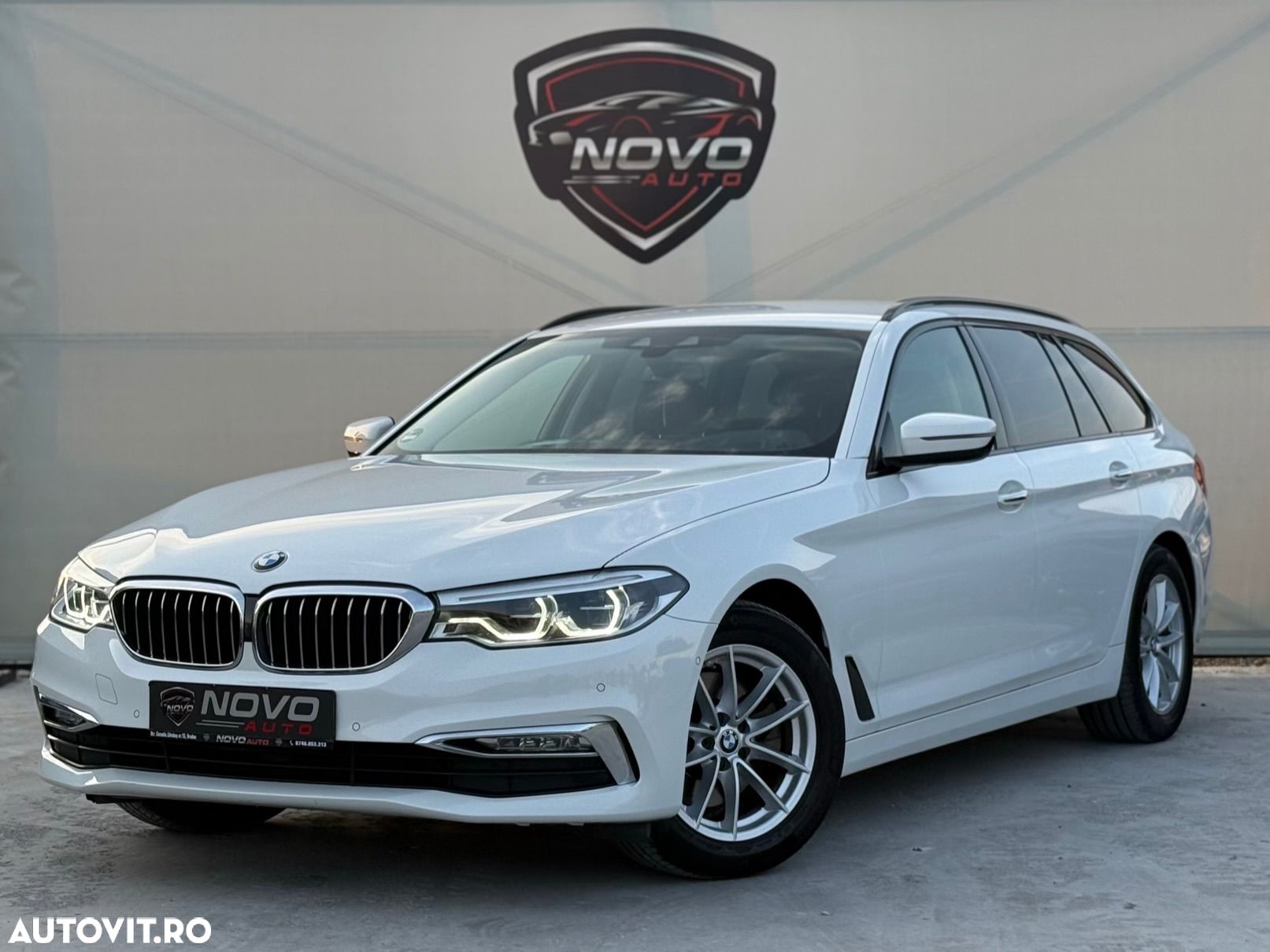 BMW Seria 5 520d Touring Aut. Luxury Line - 1