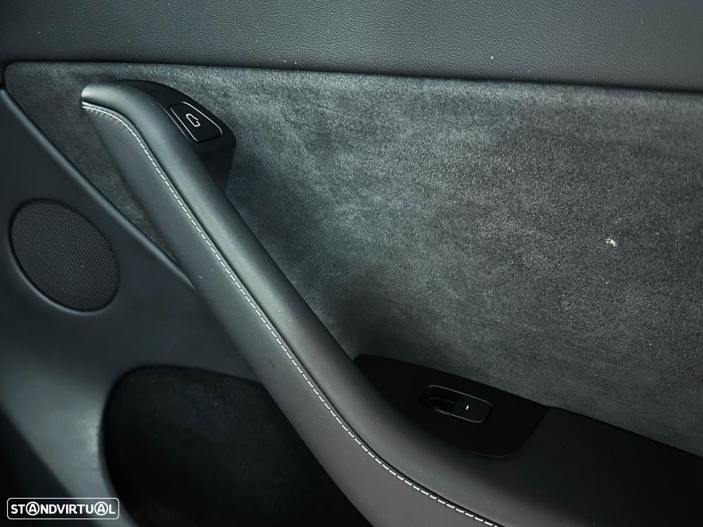 Tesla Model Y Performance Dual Motor AWD - 28