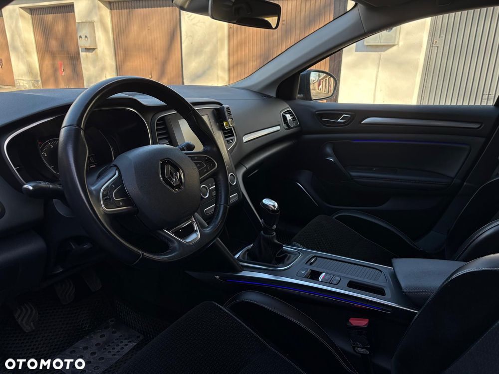 Renault Megane ENERGY TCe 130 Start & Stop Paris Business - 17