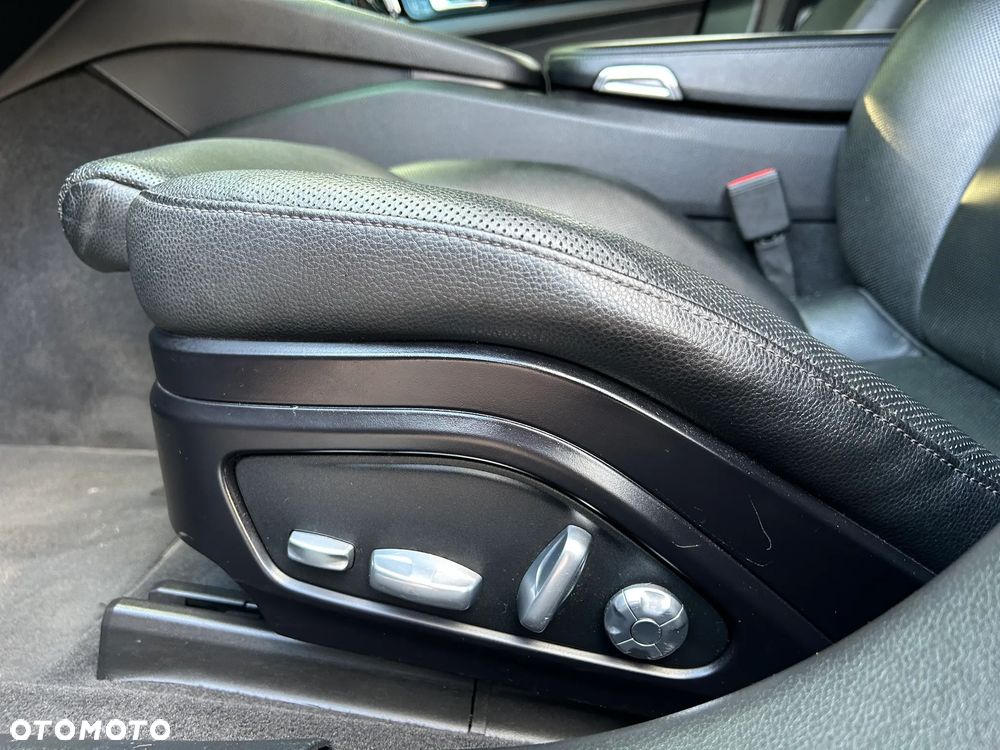 Porsche Panamera 4 - 33