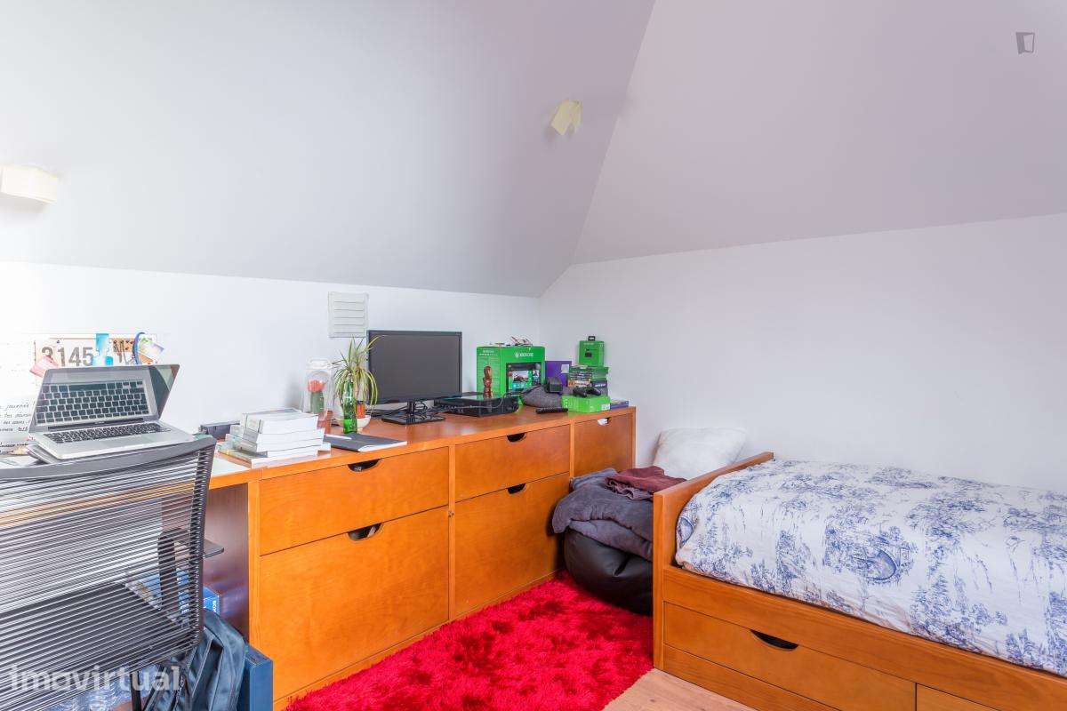 Quarto - localizado em Paranhos Porto - Grande imagem: 2/29