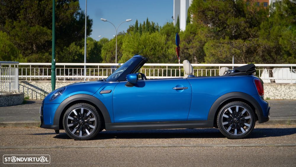 MINI Cabrio Cooper S Premium Classic Auto - 23