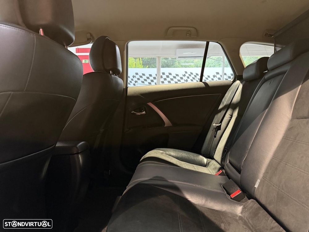 Toyota Avensis SW 2.0 D-4D Exclusive +GPS - 16
