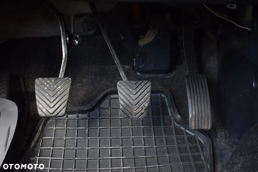 Mitsubishi Outlander 2.0 Intense 2WD - 22