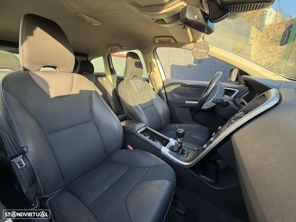 Volvo XC 60 2.4 D Drive Momentum - 5