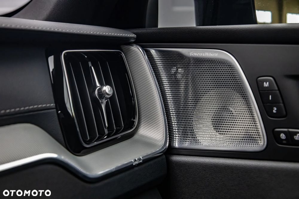 Volvo XC 60 B5 B AWD Ultimate Dark - 26