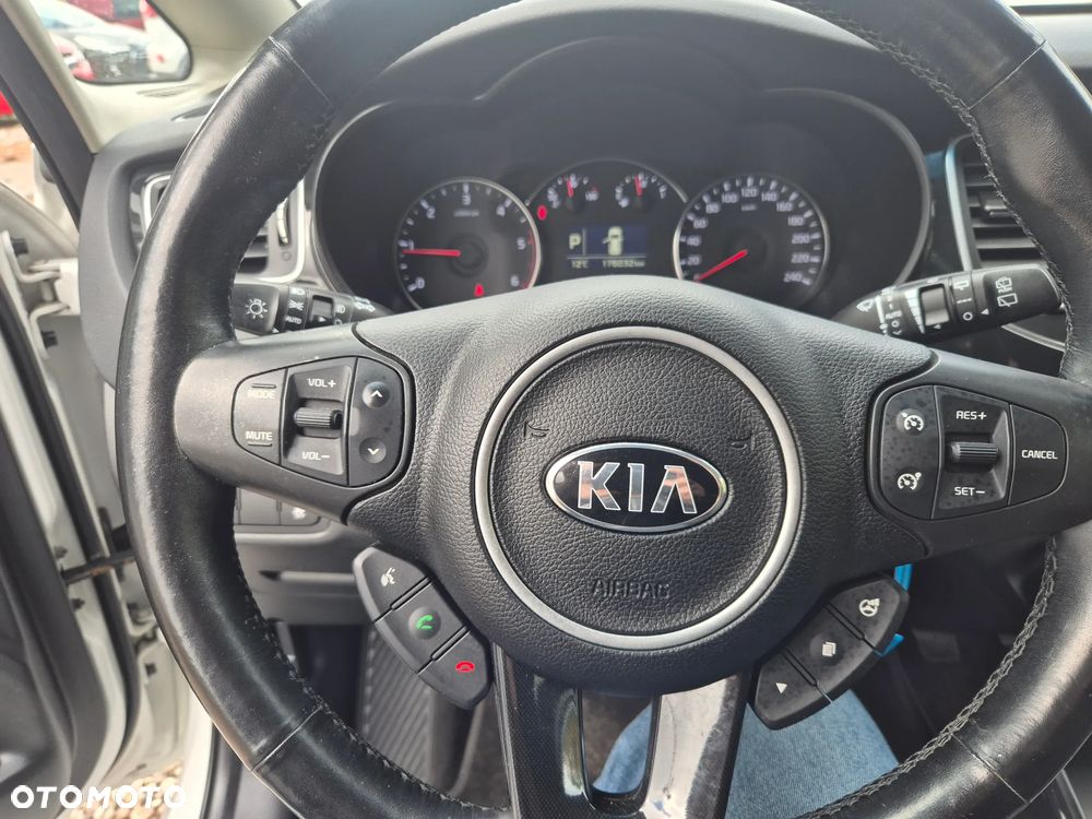 Kia Carens - 24
