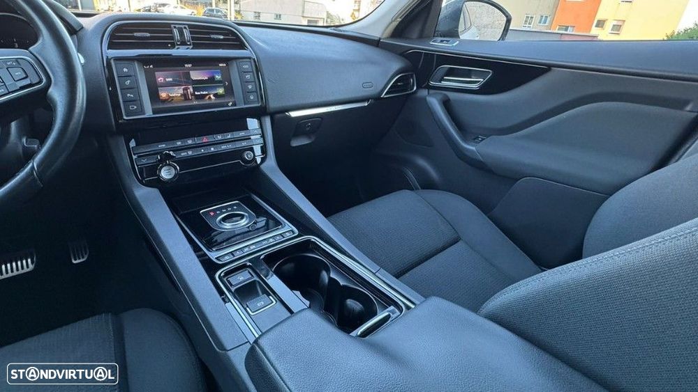 Jaguar F-Pace 2.0 i4D Pure Aut. - 19