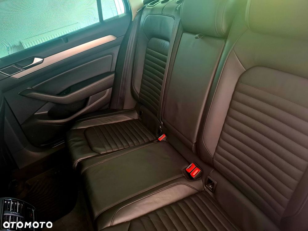 Volkswagen Passat 1.6 TDI SCR DSG Comfortline - 22