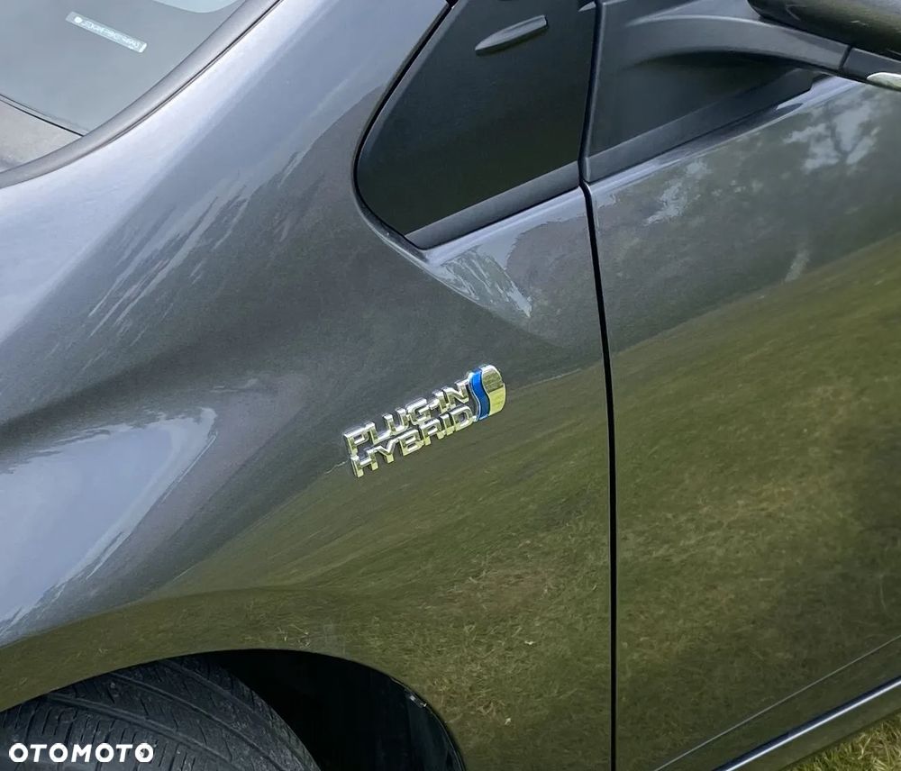 Toyota Prius Plug-in 1.8 Hybrid Executive - 11