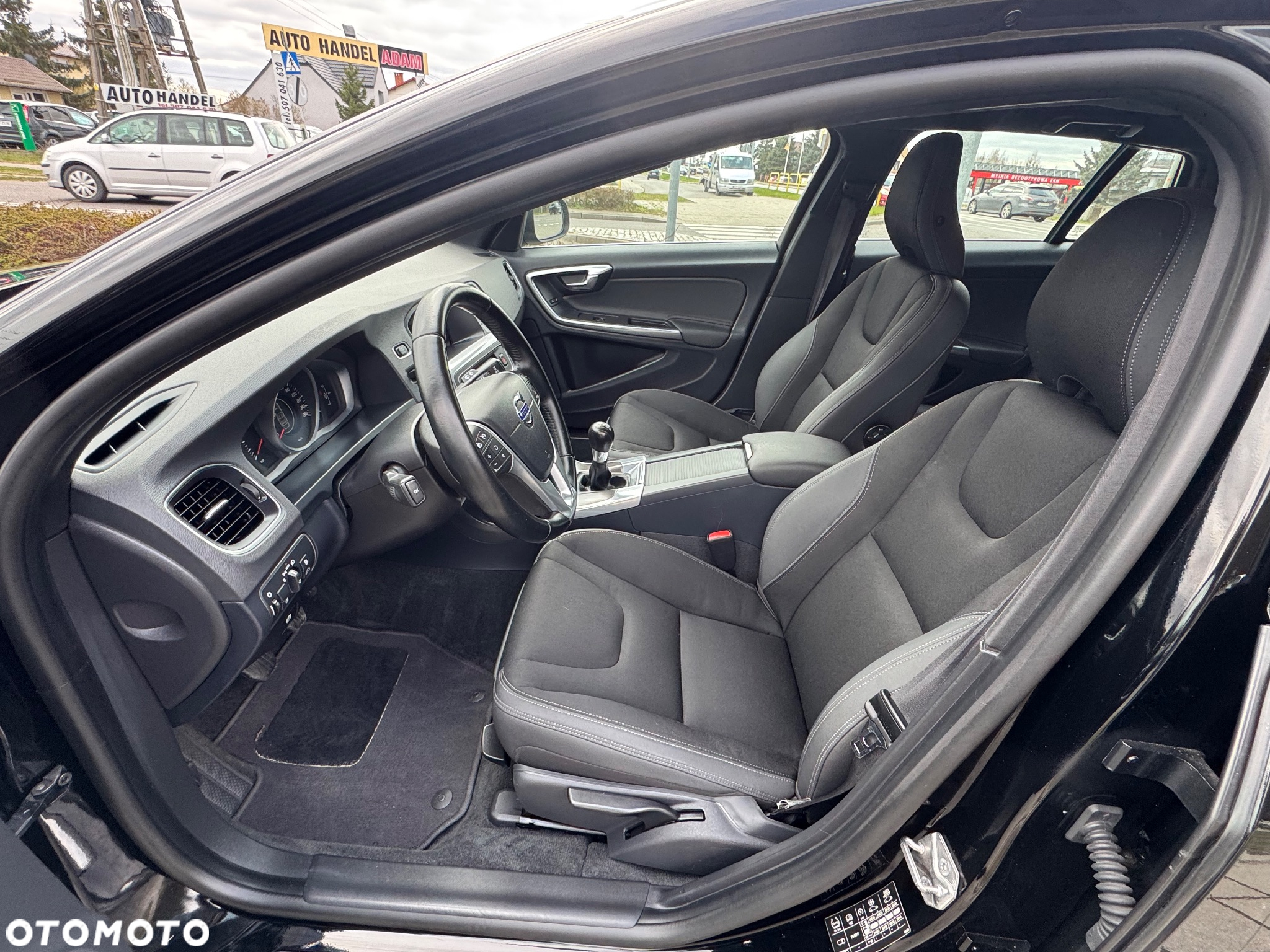 Volvo V60 D4 Momentum - 16