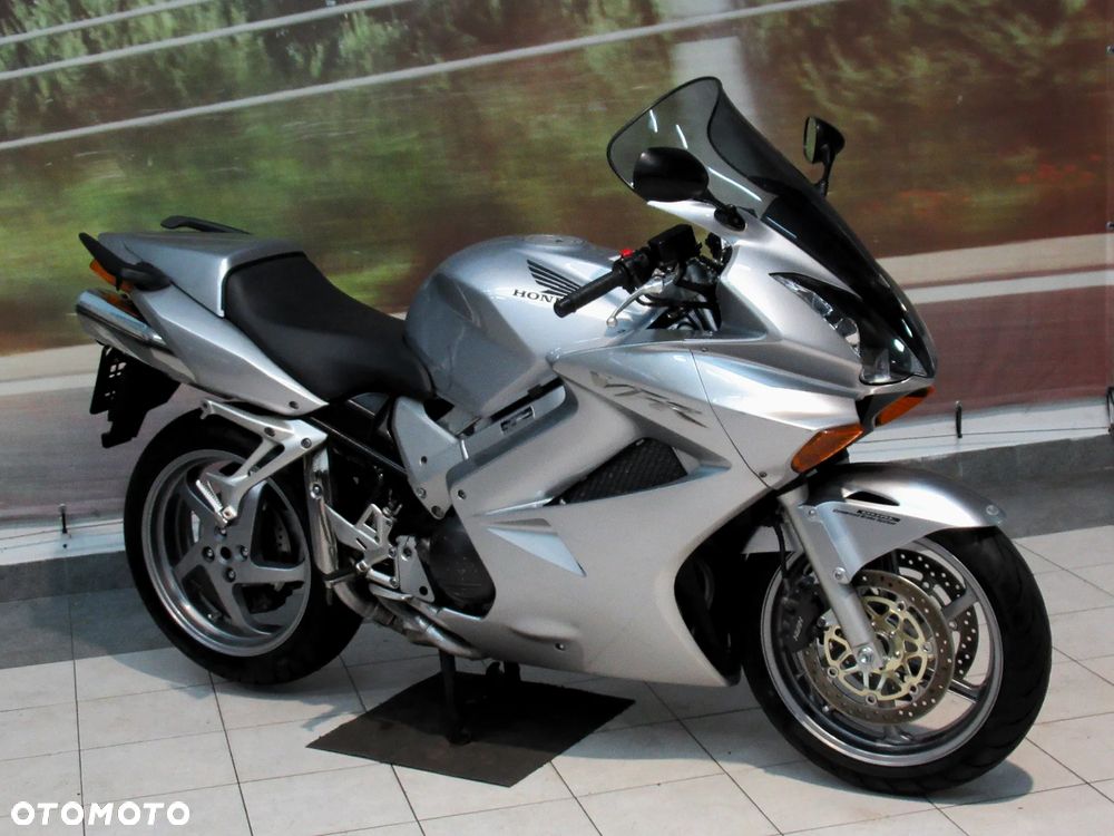 Honda VFR - 2