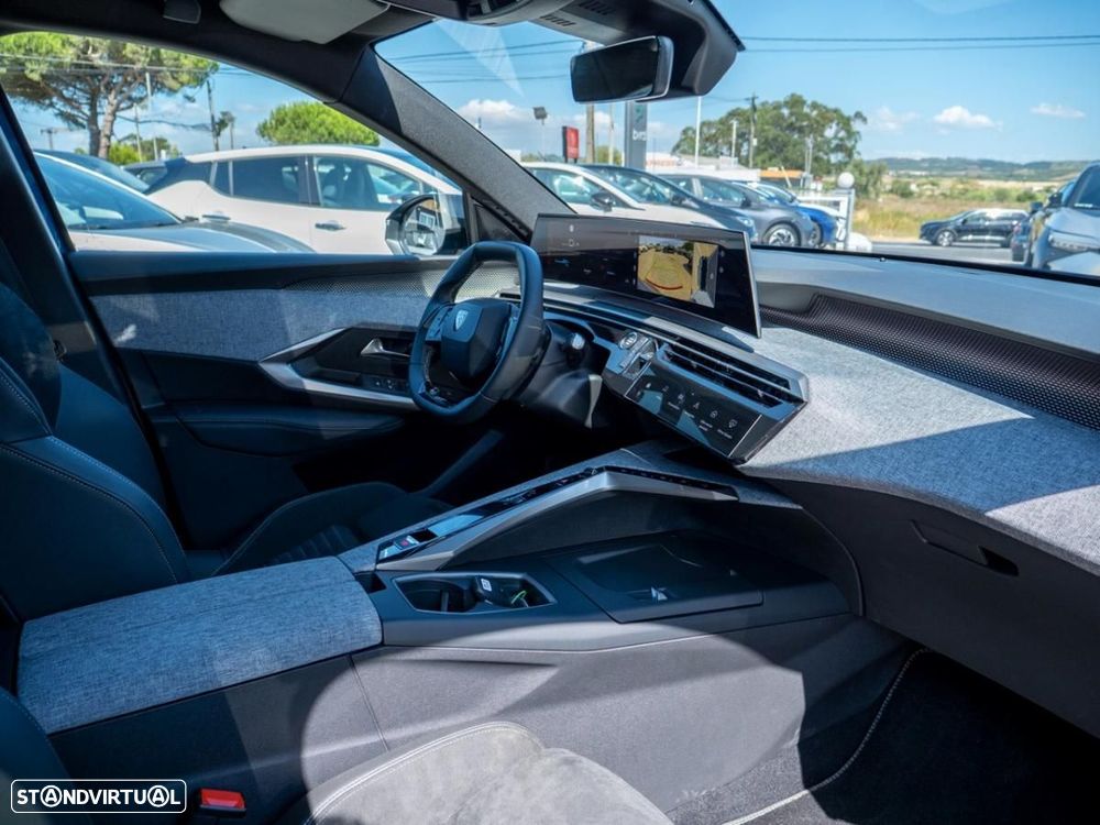 Peugeot e-3008 73 kWh GT — fotografia 17
