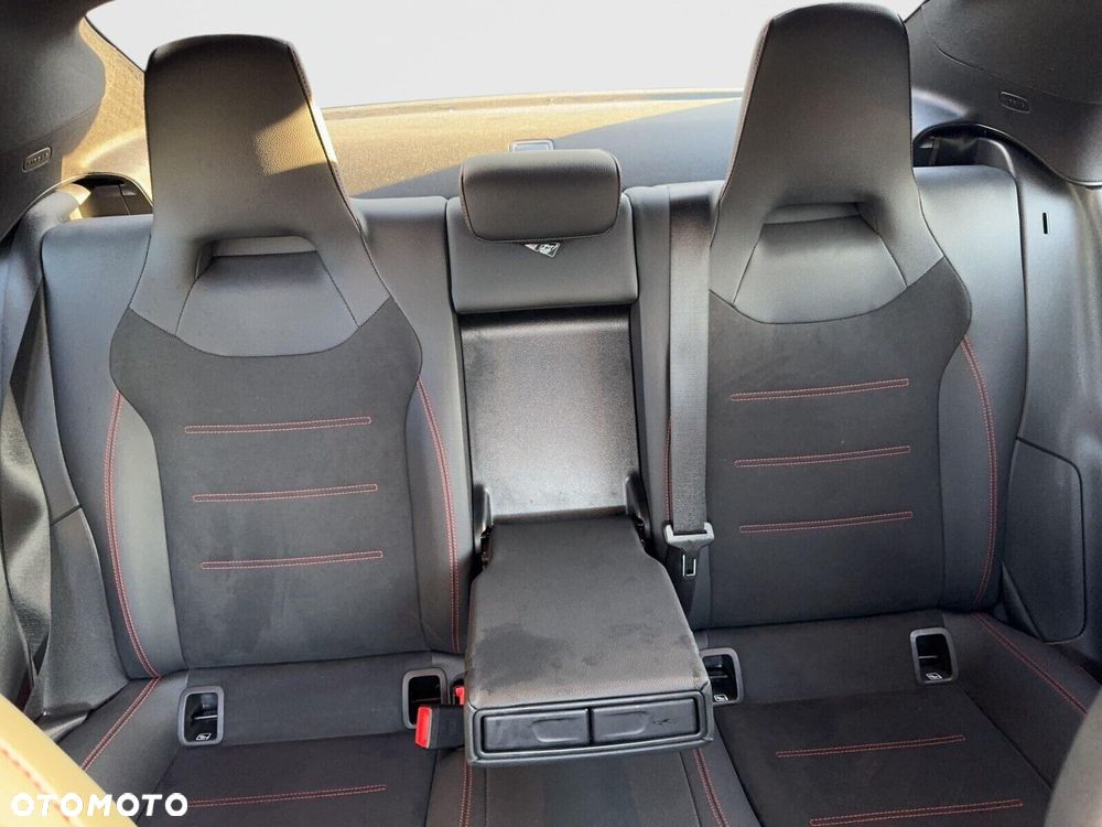 Mercedes-Benz CLA 200 AMG Line 7G-DCT - 17