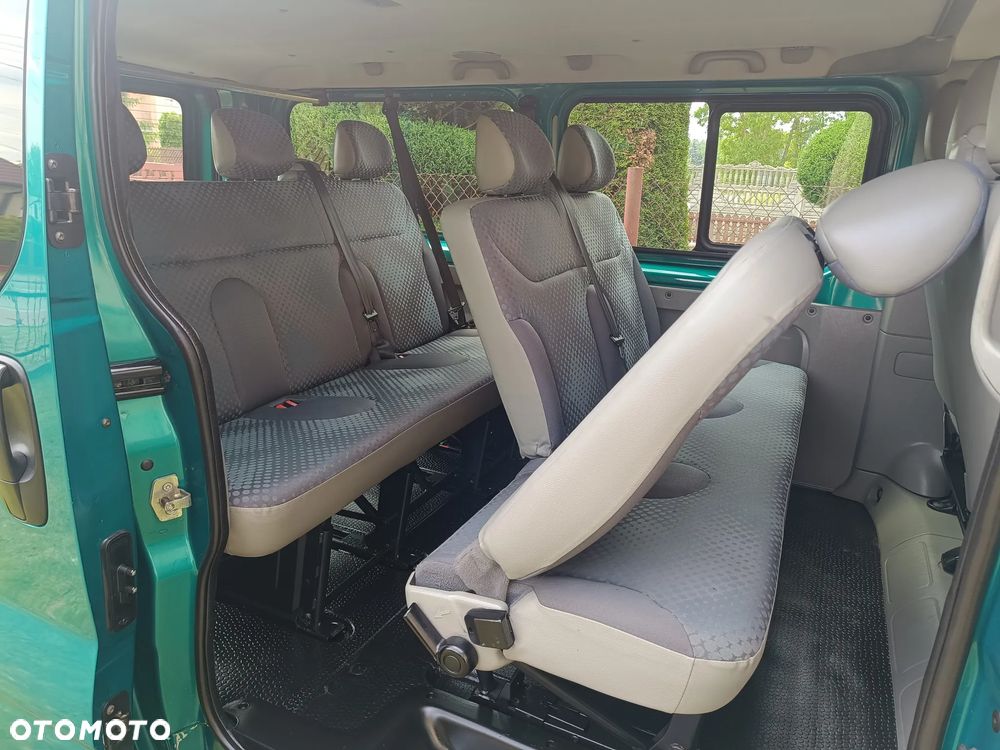 Renault Trafic Grand Passenger Black Edition - 10