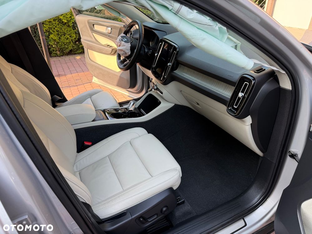 Volvo XC 40 B5 B AWD Ultimate Dark - 28