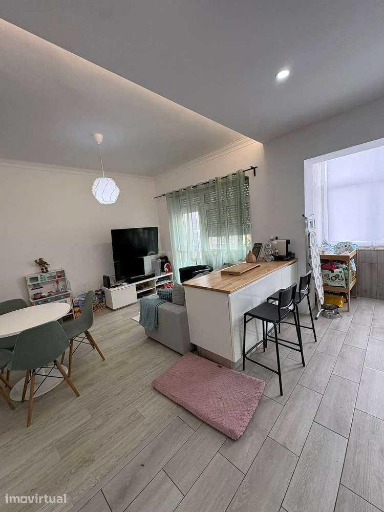 Apartamento T2 Renovado na Venda Nova – Zona Calma e Bem Localizada - Grande imagem: 3/15
