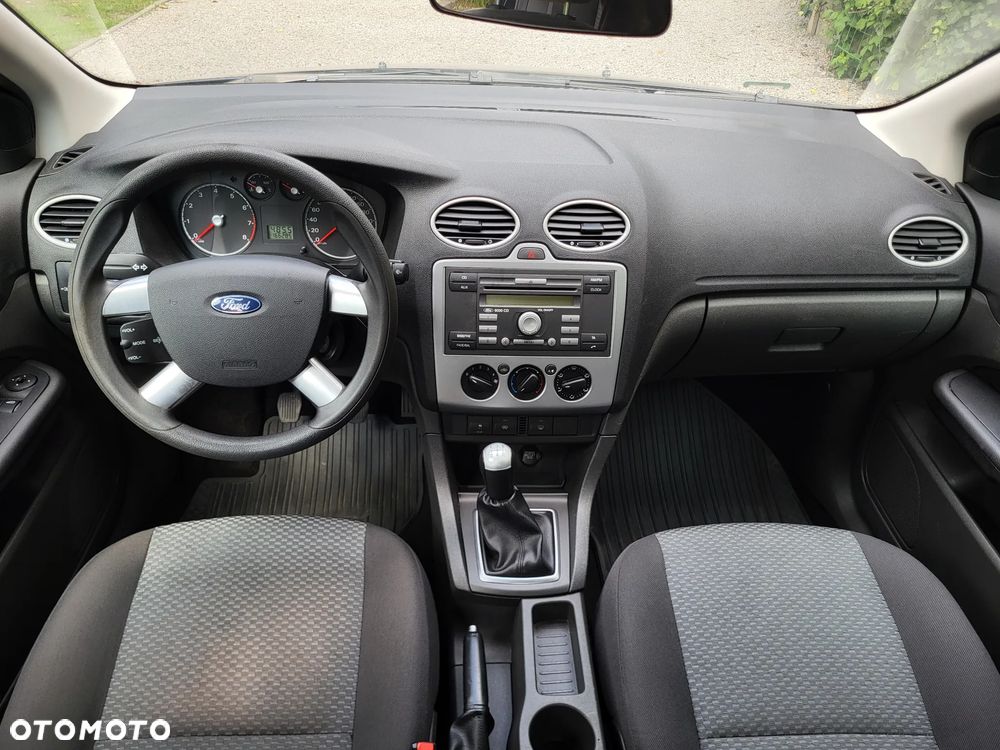 Ford Focus 1.4 16V Trend - 11