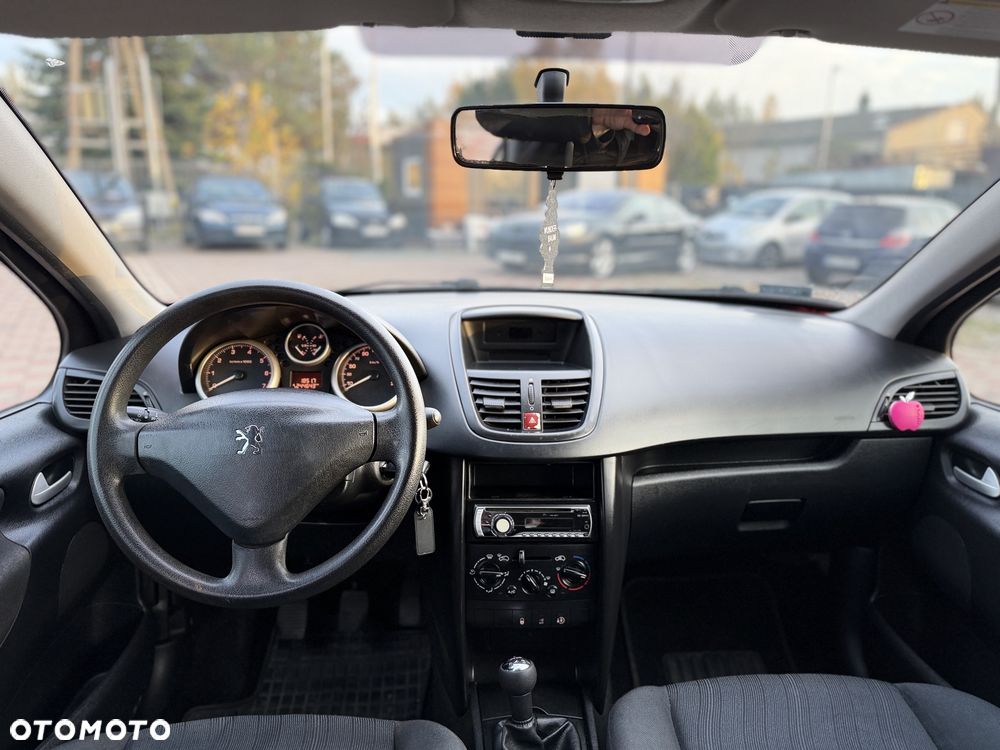 Peugeot 207 - 8
