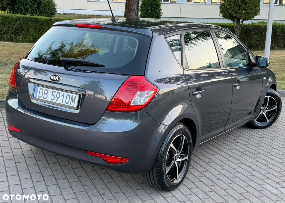Kia Ceed 1.6 CVVT Dream-Team Edition - 4