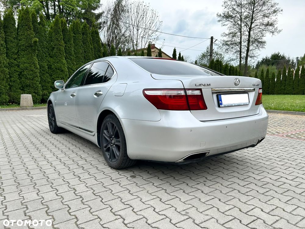 Lexus LS - 4