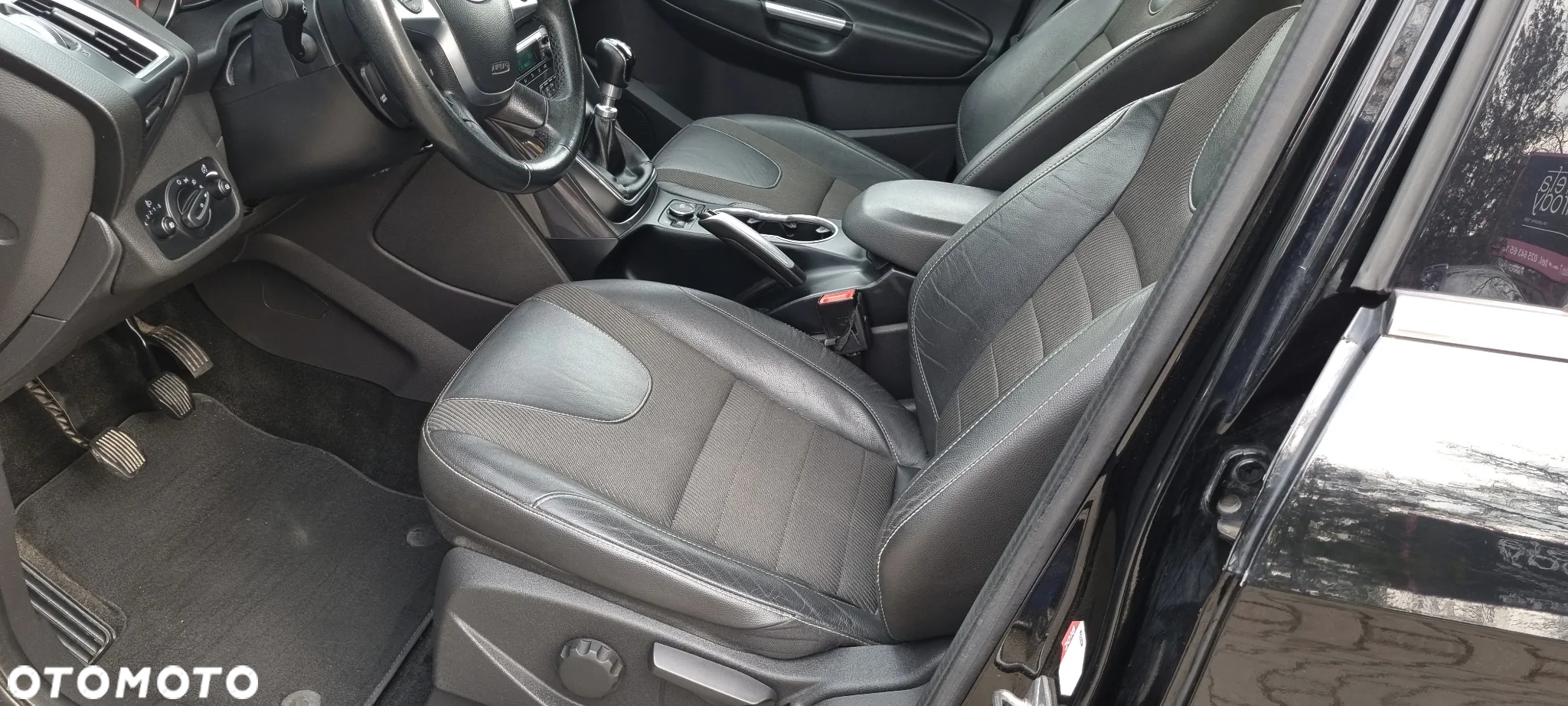 Ford Kuga 2.0 TDCi 2x4 Titanium - 16