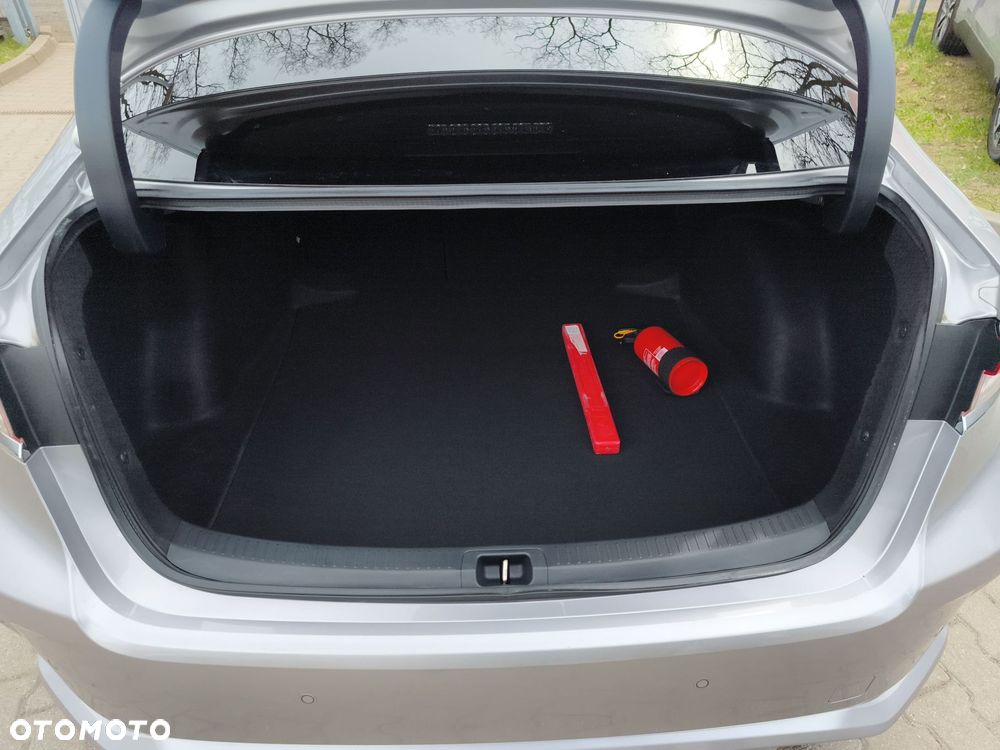 Toyota Corolla 1.8 Hybrid Executive - 13