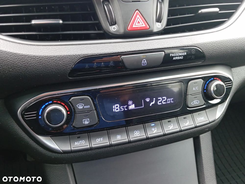 Hyundai i30 blue 1.6 CRDi Premium - 13