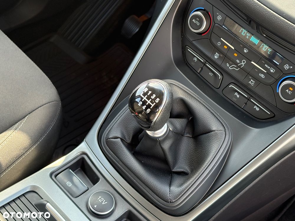 Ford Kuga 1.5 EcoBoost 2x4 Titanium - 18