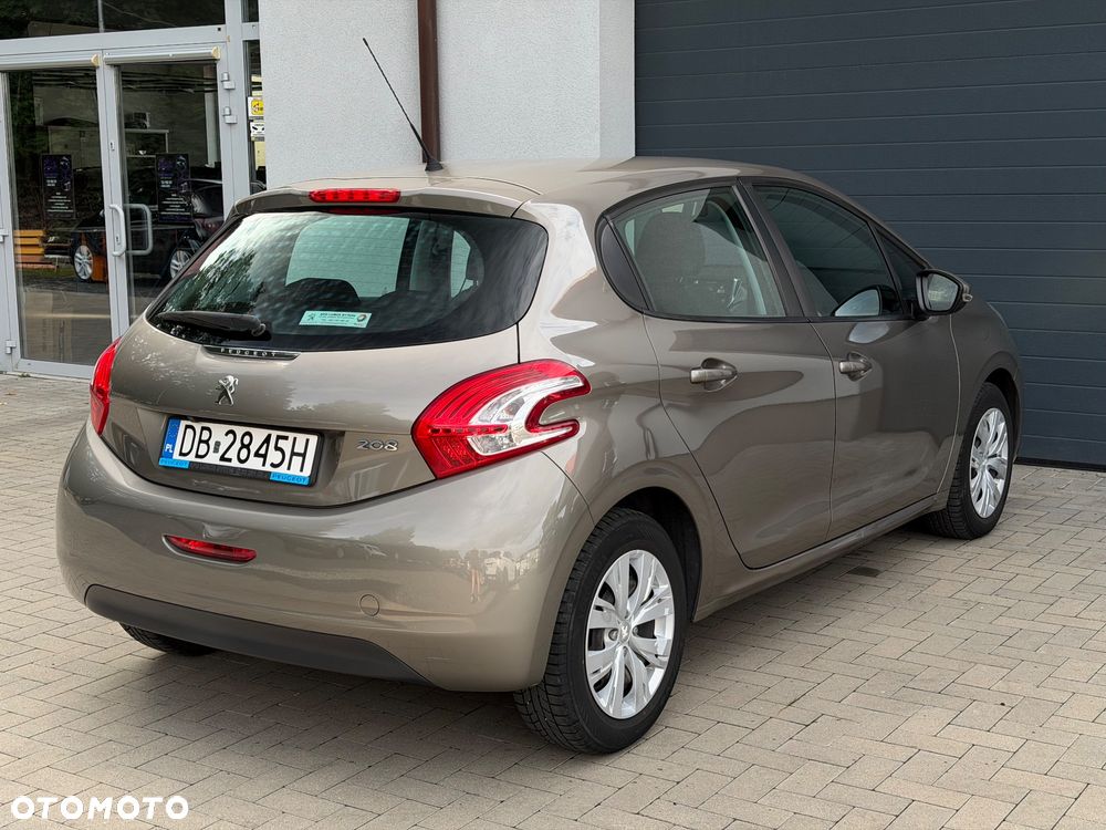Peugeot 208 - 6