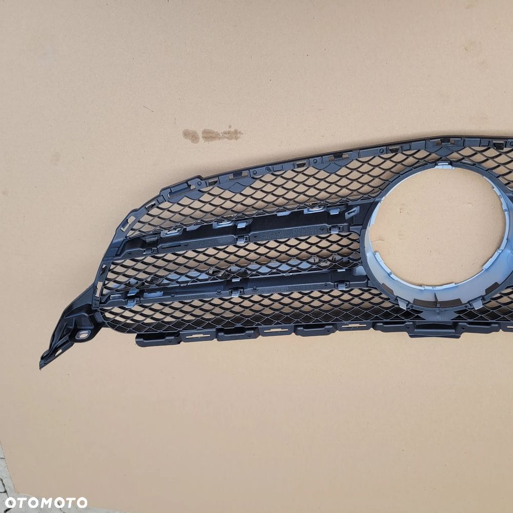 GRILL ATRAPA MERCEDES C KLASA A205 880 01 83 - 4