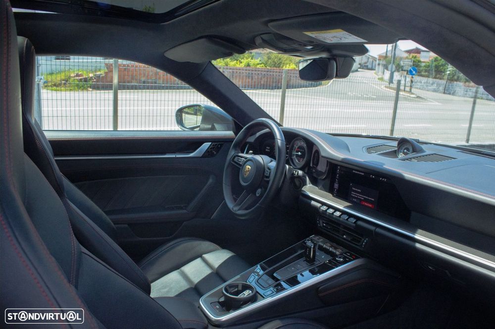 Porsche 911 (992) Turbo S PDK - 37