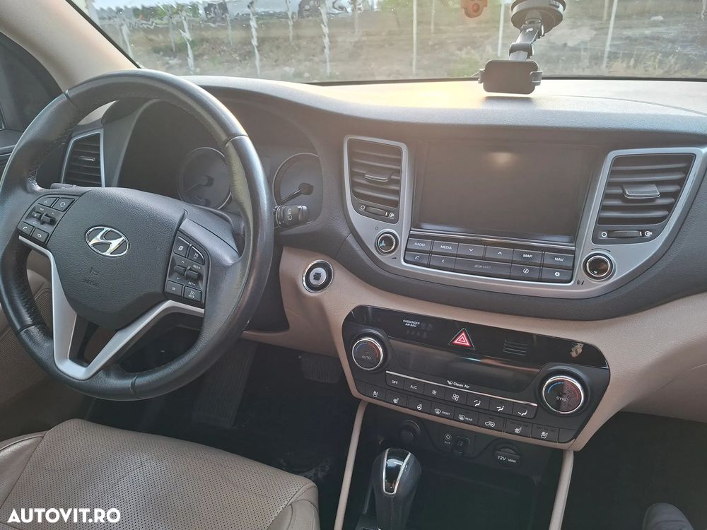 Hyundai Tucson 2.0 CRDI 4WD 6AT Luxury Pack+ - 24