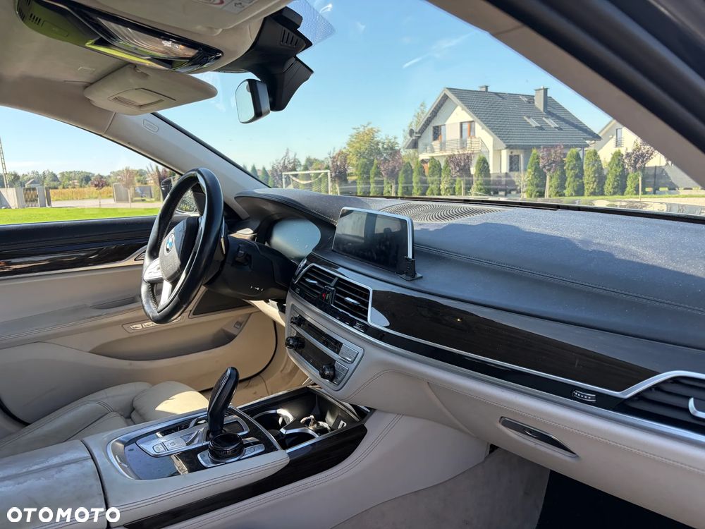 BMW Seria 7 - 16