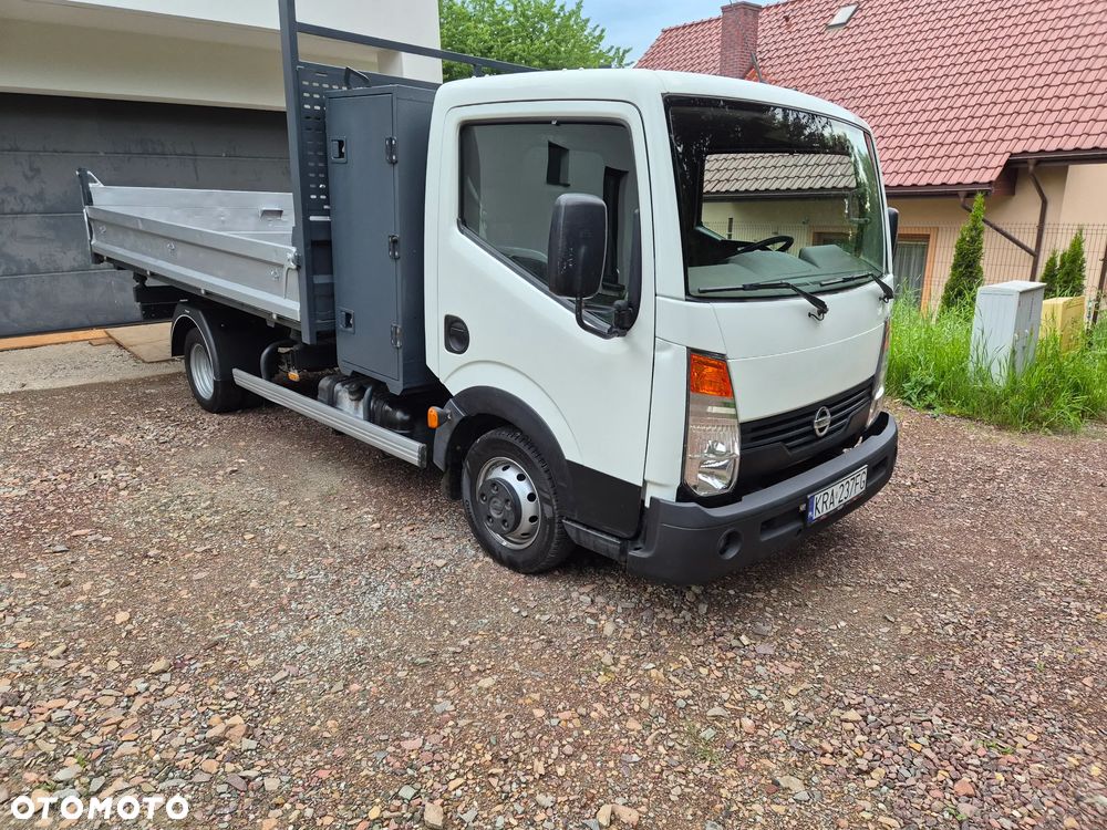 Nissan Cabstar - 1