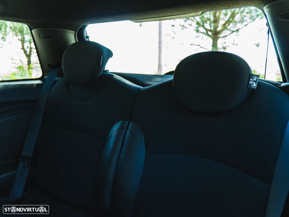 MINI 3 Portas Cooper D - 25