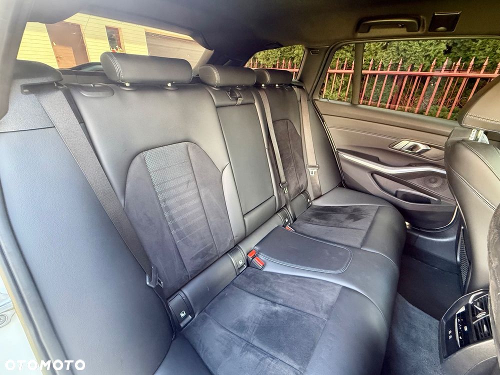 BMW Seria 3 330i M Sport sport - 15