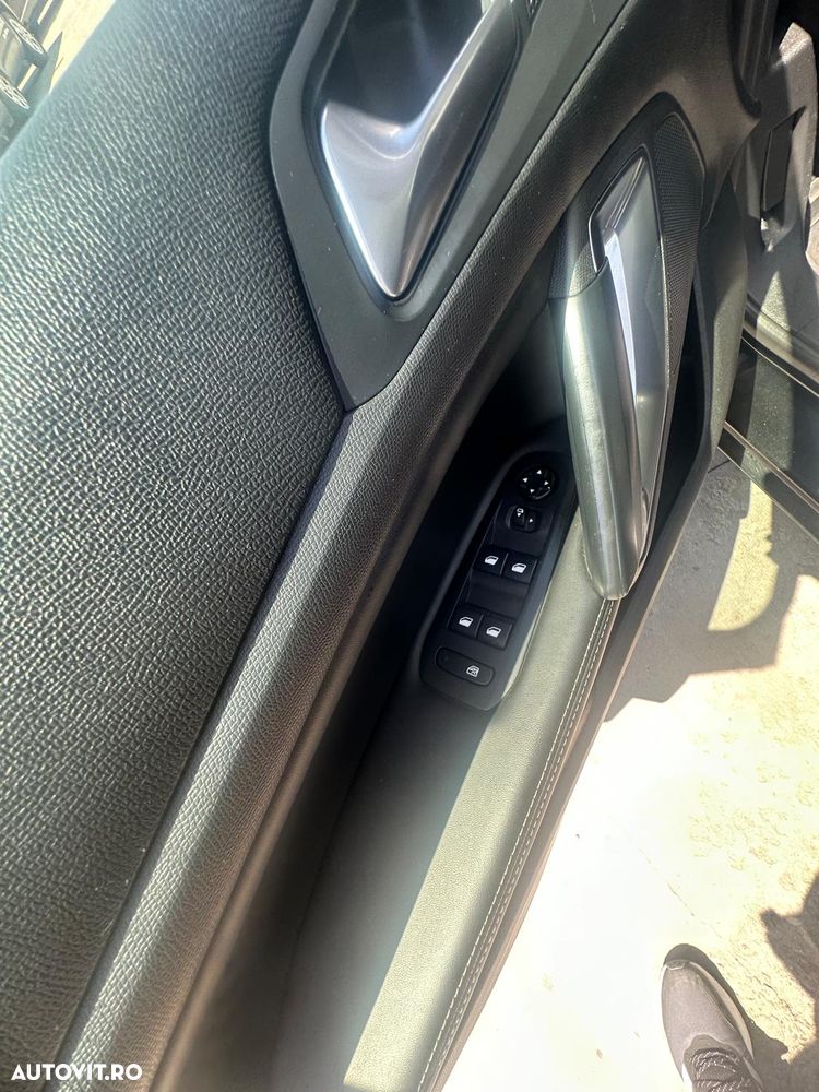 Peugeot 308 - 8