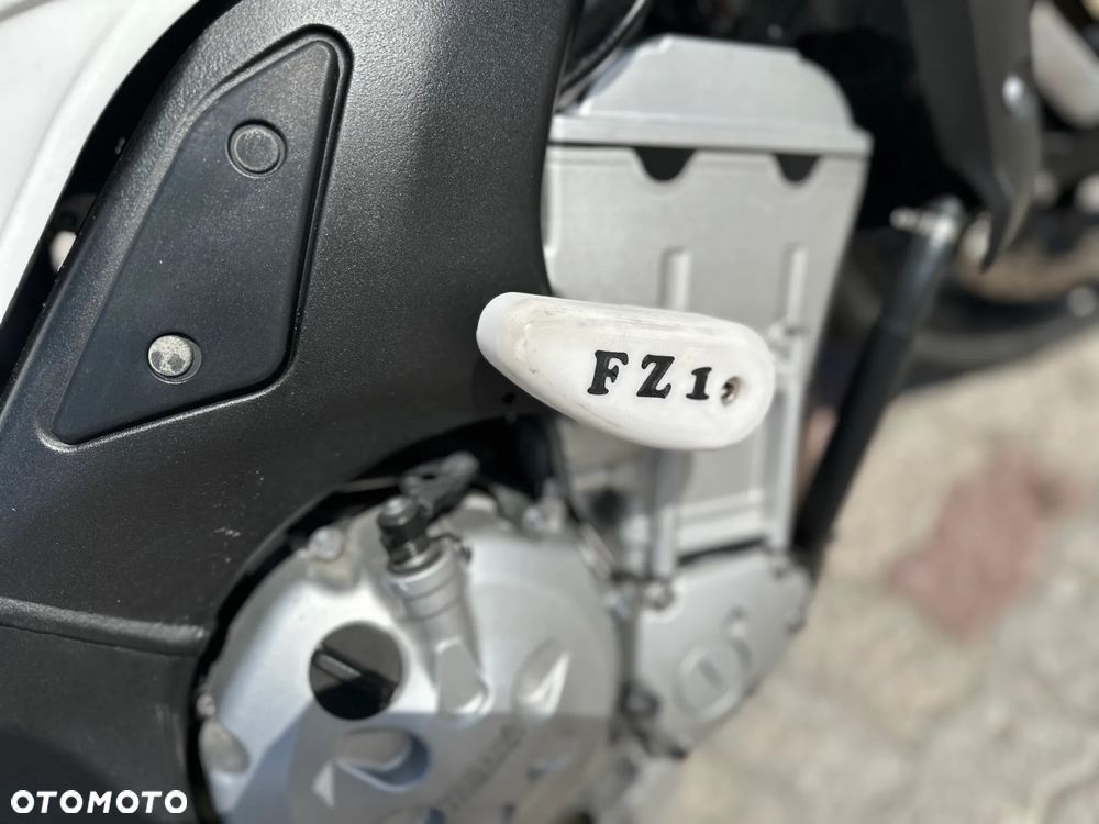 Yamaha FZ - 19