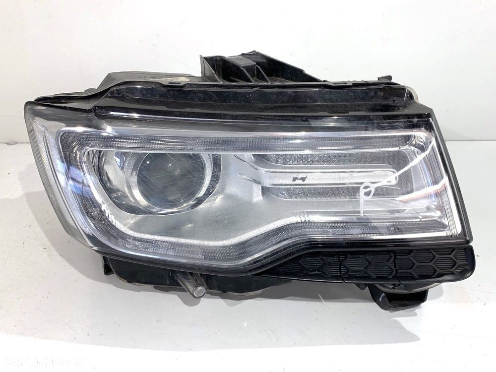 REFLEKTOR PRAWY PRZÓD  JEEP GRAND CHEROKEE IV (WK, WK2) 2010 - 2022 3.0 CRD V6 4x4 184 kW [250 KM] - 1