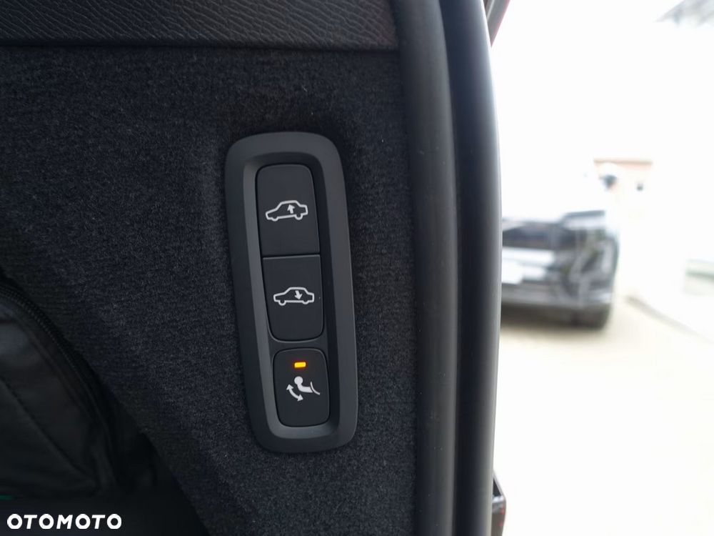 Volvo XC 90 T8 AWD Ultra Dark - 11