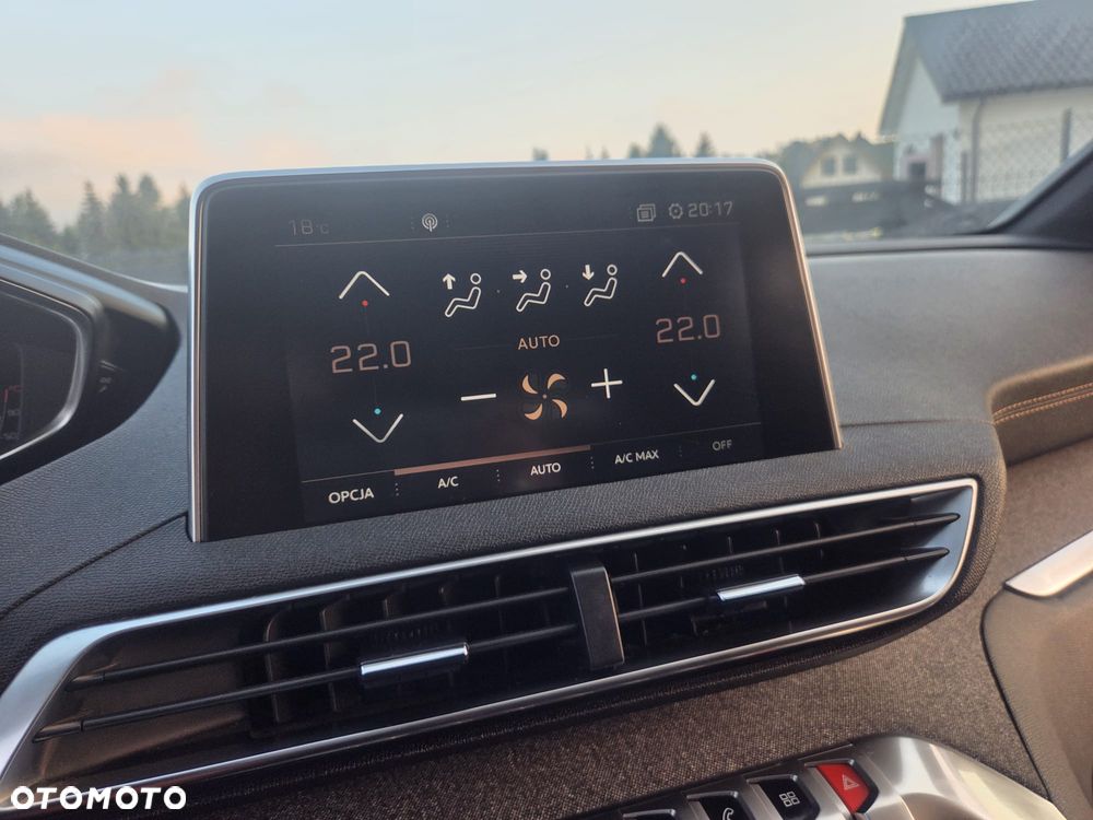 Peugeot 3008 1.2 PureTech GPF Allure S&S - 19
