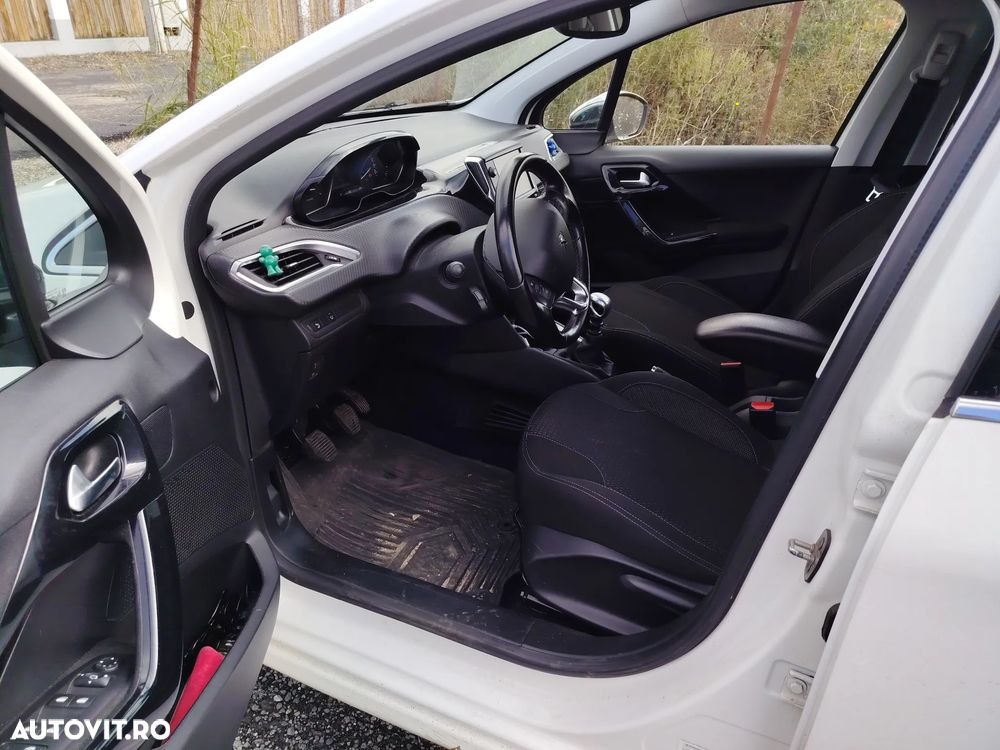 Peugeot 208 - 21