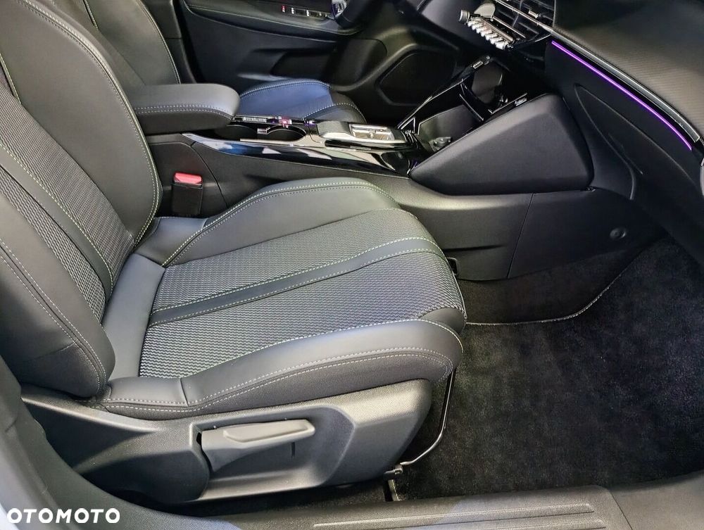 Peugeot 2008 - 10