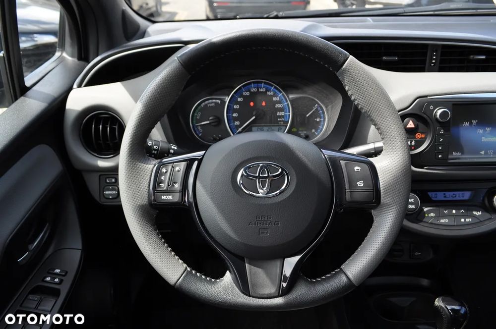 Toyota Yaris Hybrid 100 Selection Platinum - 27