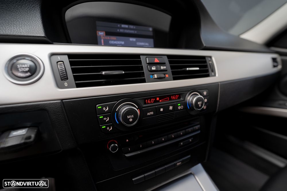 BMW 318 d Navigation Sport - 18