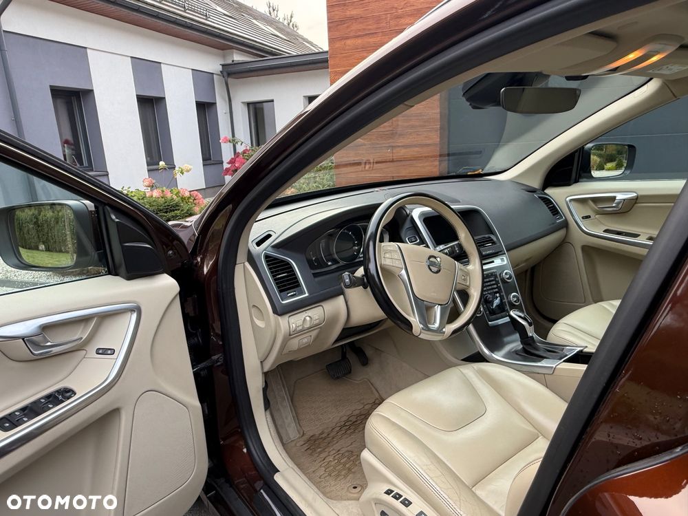 Volvo XC 60 D5 AWD Summum - 8